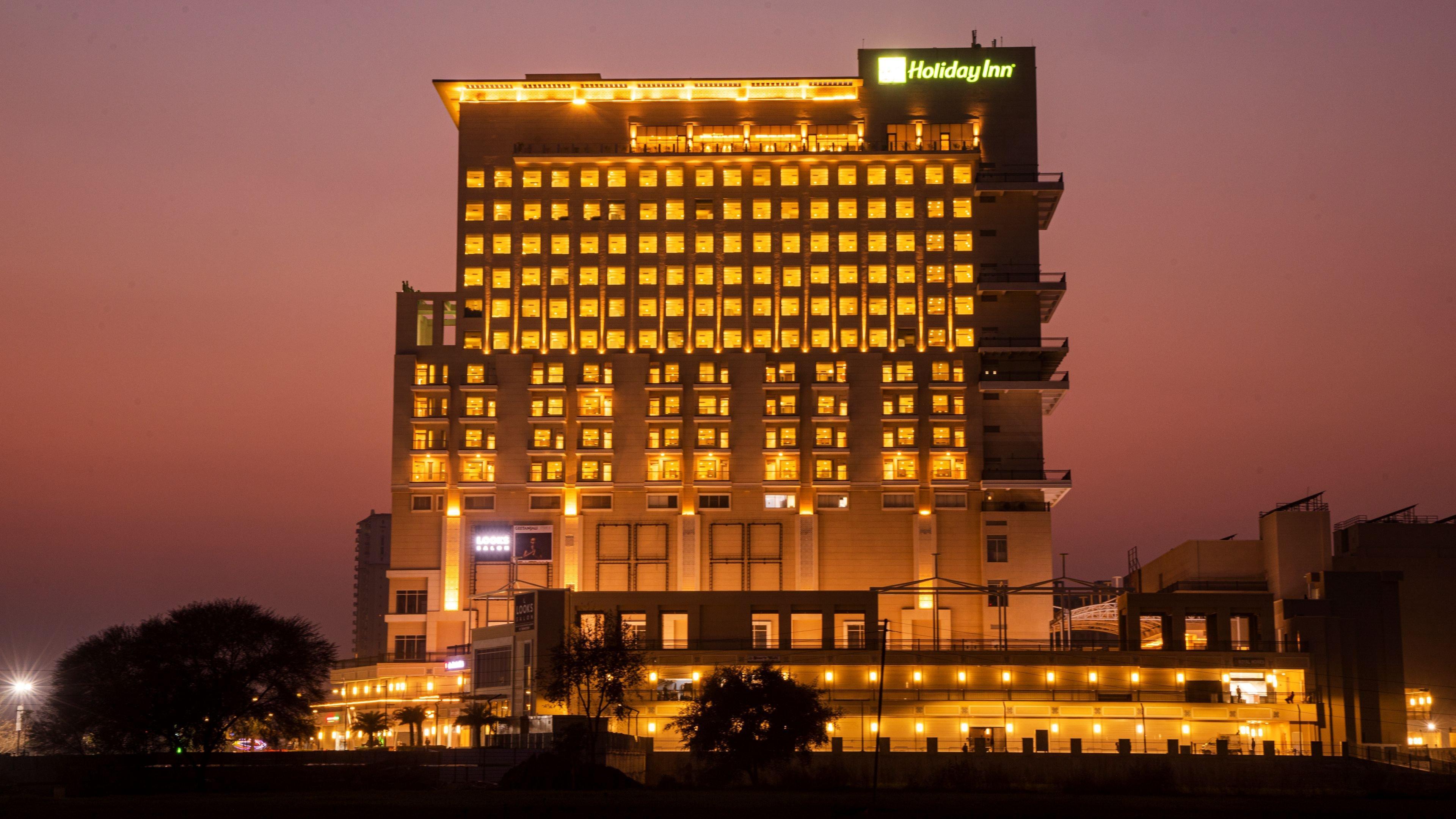 Holiday Inn Gurugram Sector 90 By Ihg Gurgaon Buitenkant foto Holiday Inn Bangkok